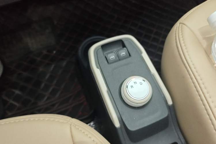 Used Chery QQ Ice Cream 2025 Model 205km Sundae Edition Gear Lever