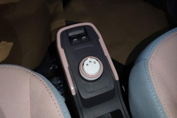 Used Chery QQ Ice Cream 2025 Model 205km Sundae Edition Gear Lever