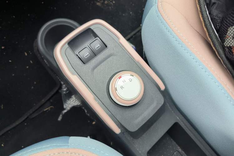 Used Chery QQ Ice Cream 2025 Model 205km Sundae Edition Gear Lever