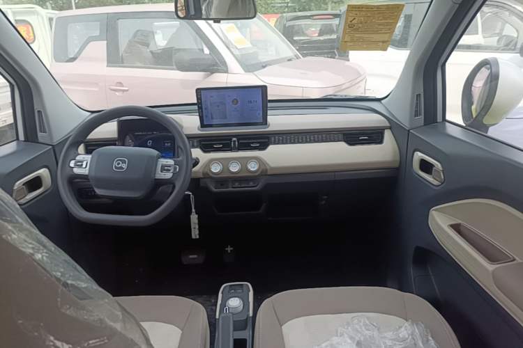 Used Chery QQ Ice Cream 2025 205km Qi Energy Version Audio And AC Panel