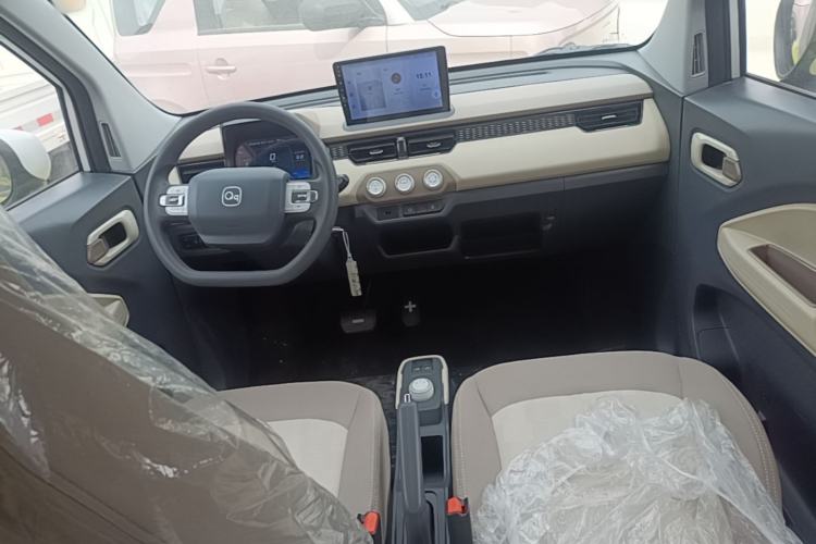 Used Chery QQ Ice Cream 2025 205km Qi Energy Version Center Console