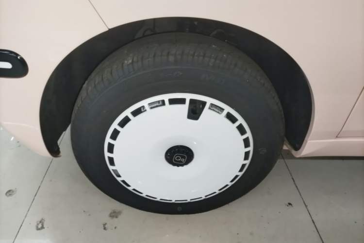 Used Chery QQ Ice Cream 2025 155km Sundae Edition Left Front Wheel Hub