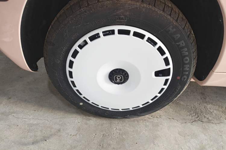 Used Chery QQ Ice Cream 2025 205km Qi Energy Version Left Front Wheel Hub