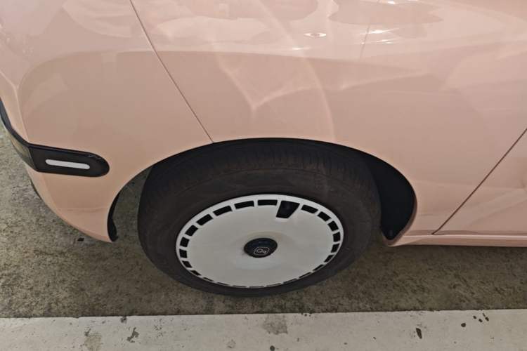 Used Chery QQ Ice Cream 2025 155km Sundae Edition Left Front Wheel Hub