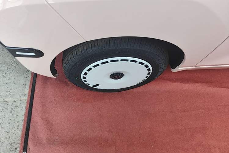 Used Chery QQ Ice Cream 2025 205km Qi Energy Version Left Front Wheel Hub