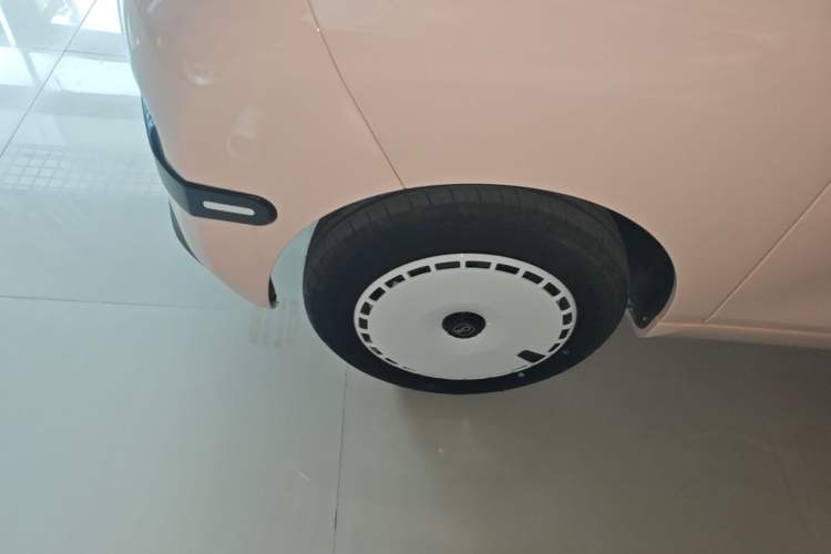 Used Chery QQ Ice Cream 2025 205km Qi Energy Version Left Front Wheel Hub
