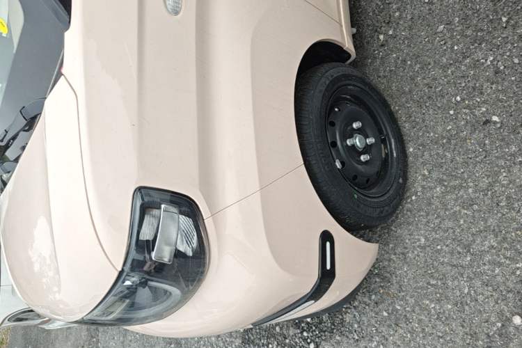 Used Chery QQ Ice Cream 2025 205km Qi Energy Version Left Front Wheel Hub