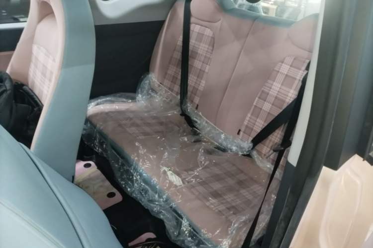 Used Chery QQ Ice Cream 2025 155km Sundae Edition Left Rear Seat