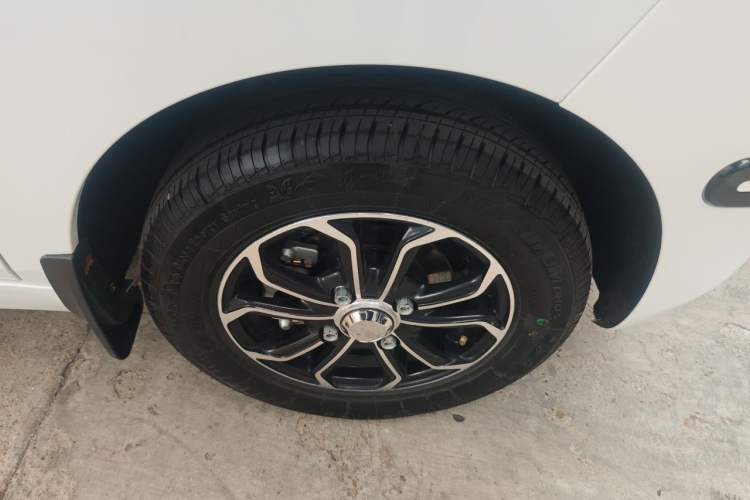 Used Chery QQ Ice Cream 2025 205km Qi Energy Version Right Front Wheel Hub