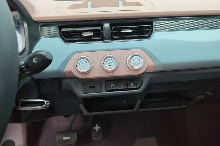 Used Chery QQ Ice Cream 2025 155km Sundae Edition Audio And AC Panel