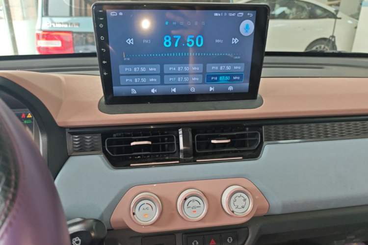 Used Chery QQ Ice Cream 2025 205km Qi Energy Version Audio And AC Panel