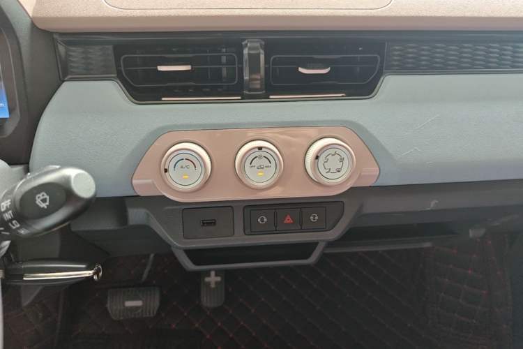 Used Chery QQ Ice Cream 2025 155km Sundae Edition Audio And AC Panel