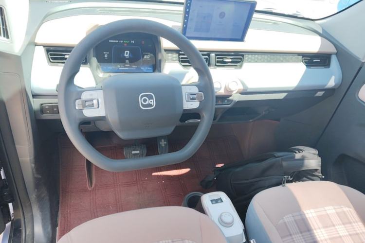 Used Chery QQ Ice Cream 2025 205km Qi Energy Version Center Console