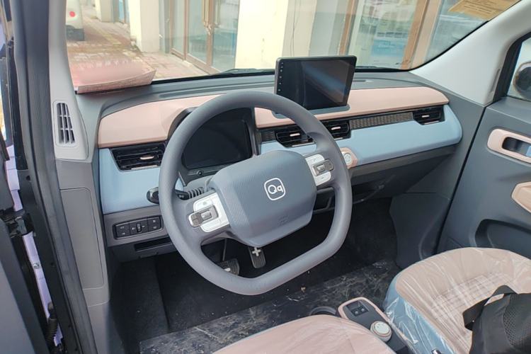 Used Chery QQ Ice Cream 2025 205km Qi Energy Version Center Console