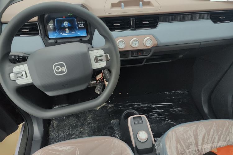 Used Chery QQ Ice Cream 2025 Model 205km Sundae Edition Center Console