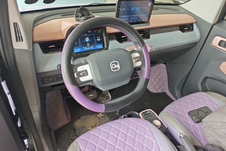 Used Chery QQ Ice Cream 2025 205km Qi Energy Version Center Console