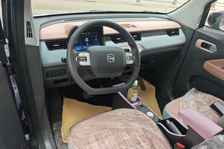 Used Chery QQ Ice Cream 2025 Model 205km Sundae Edition Center Console