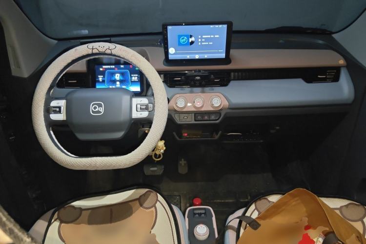 Used Chery QQ Ice Cream 2025 205km Qi Energy Version Center Console