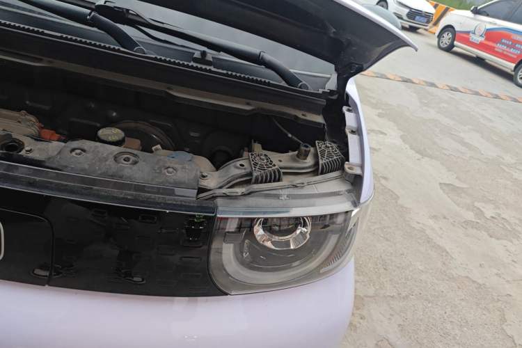 Used Chery QQ Ice Cream 2025 205km Qi Energy Version Engine Bay Left