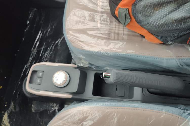 Used Chery QQ Ice Cream 2025 Model 205km Sundae Edition Gear Lever