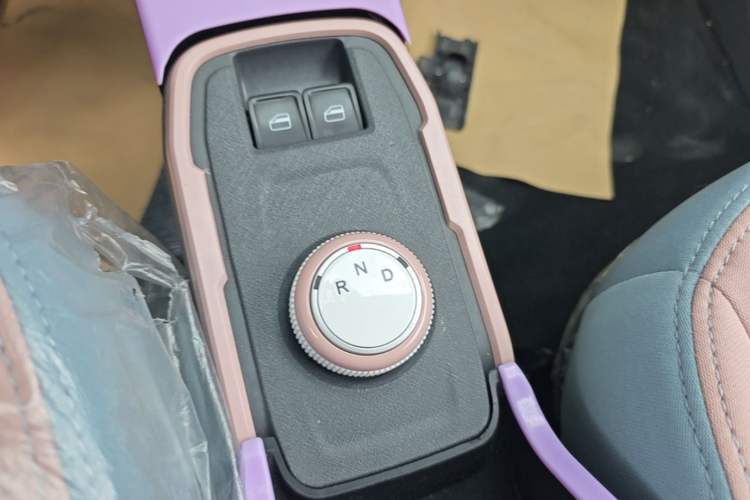 Used Chery QQ Ice Cream 2025 Model 205km Sundae Edition Gear Lever