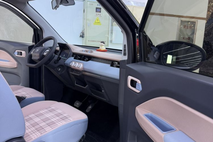 Used Chery QQ Ice Cream 2025 155km Sundae Edition Interior 4