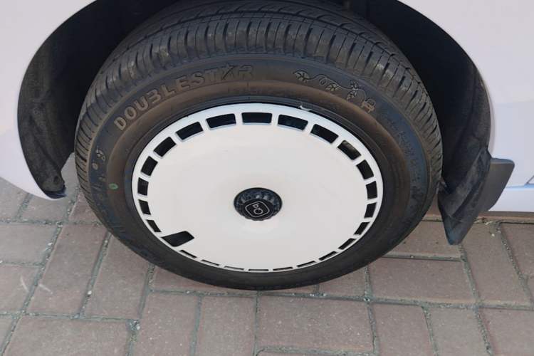 Used Chery QQ Ice Cream 2025 205km Qi Energy Version Left Front Wheel Hub