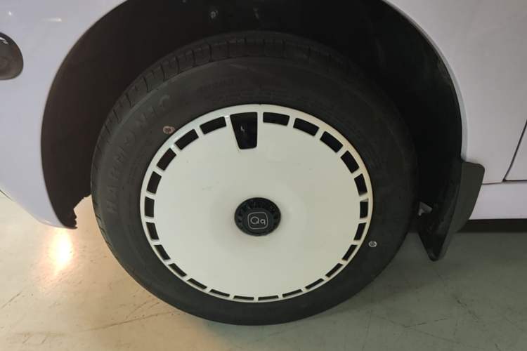 Used Chery QQ Ice Cream 2025 155km Sundae Edition Left Front Wheel Hub
