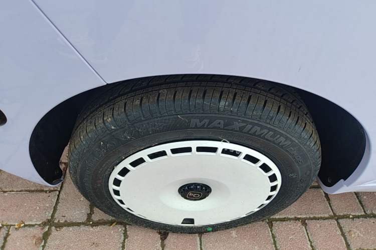 Used Chery QQ Ice Cream 2025 205km Qi Energy Version Left Front Wheel Hub