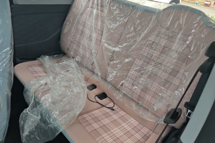 Used Chery QQ Ice Cream 2025 Model 205km Sundae Edition Left Rear Seat