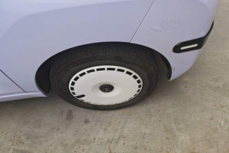 Used Chery QQ Ice Cream 2025 205km Qi Energy Version Right Front Wheel Hub