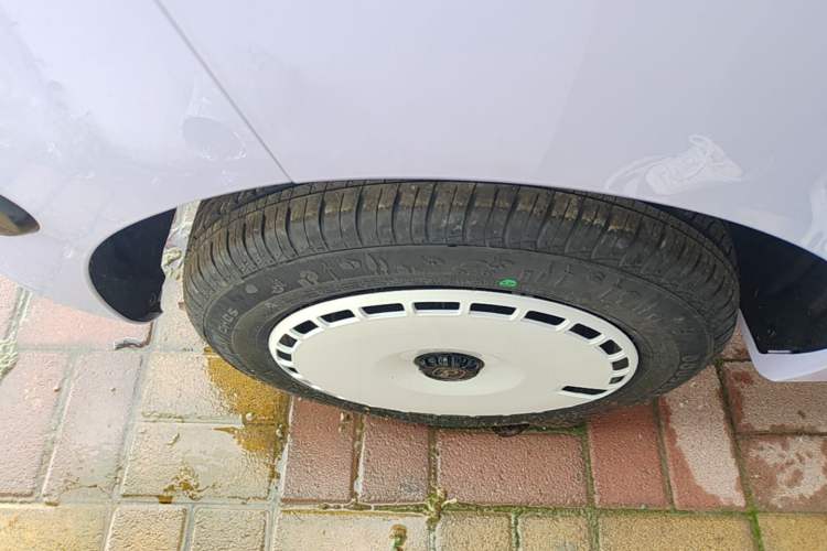 Used Chery QQ Ice Cream 2025 205km Qi Energy Version Right Rear Wheel Hub