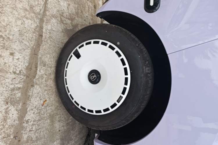 Used Chery QQ Ice Cream 2025 Model 205km Sundae Edition Right Rear Wheel Hub