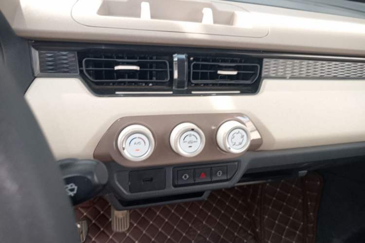 Used Chery QQ Ice Cream 2025 155km Sundae Edition Audio And AC Panel