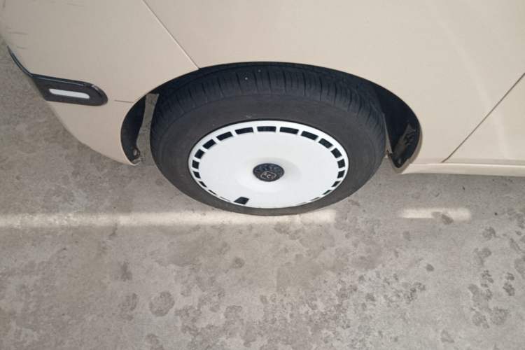 Used Chery QQ Ice Cream 2025 155km Sundae Edition Left Front Wheel Hub
