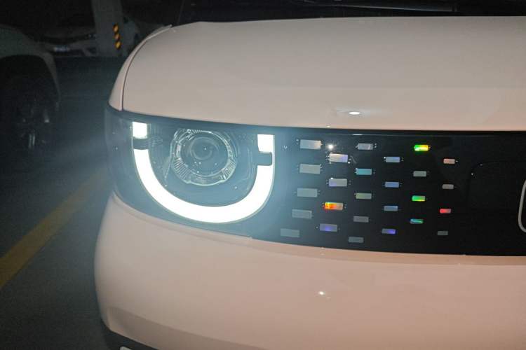 Used Chery QQ Ice Cream 2025 205km Qi Energy Version Right Front Headlight
