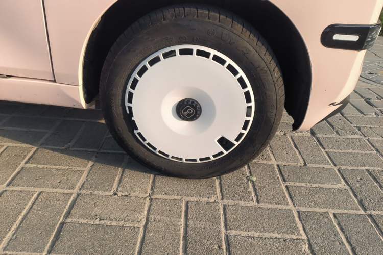 Used Chery QQ Ice Cream 2025 155km Sundae Edition Right Front Wheel Hub