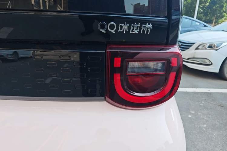 Used Chery QQ Ice Cream 2025 155km Sundae Edition Right Rear Taillight