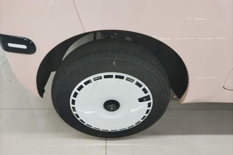 Used Chery QQ Ice Cream 2025 155km Sundae Edition Right Rear Wheel Hub