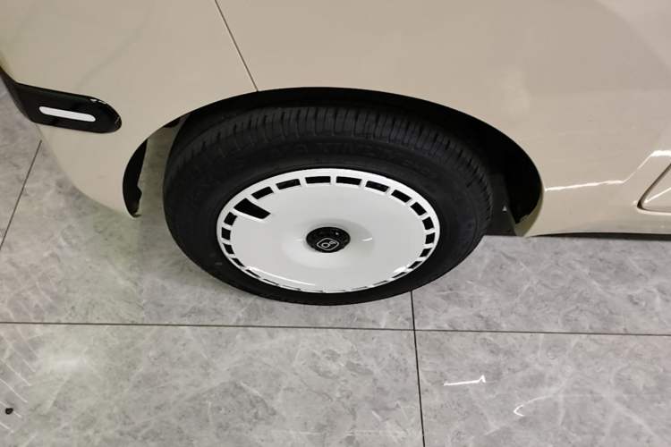 Used Chery QQ Ice Cream 2025 155km Sundae Edition Right Rear Wheel Hub