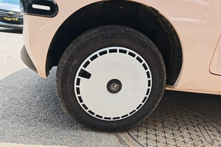 Used Chery QQ Ice Cream 2025 155km Sundae Edition Right Rear Wheel Hub