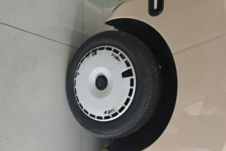 Used Chery QQ Ice Cream 2025 Model 205km Sundae Edition Right Rear Wheel Hub