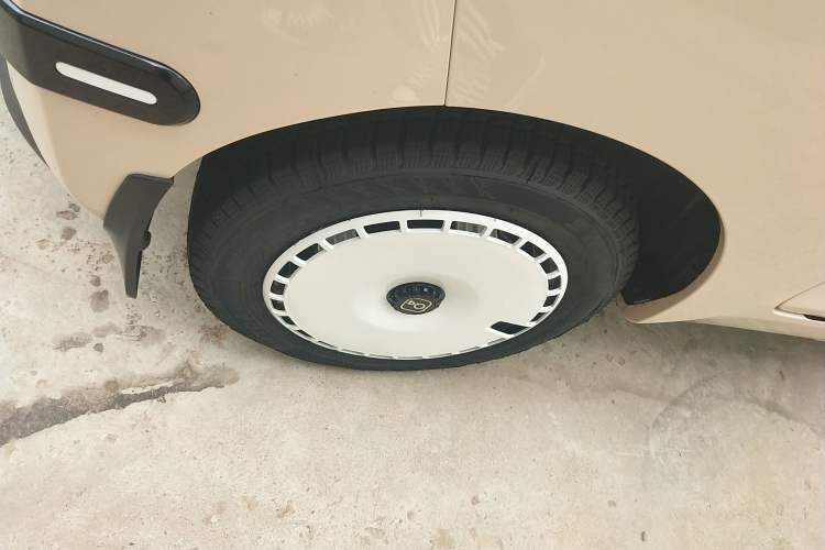 Used Chery QQ Ice Cream 2025 205km Qi Energy Version Right Rear Wheel Hub