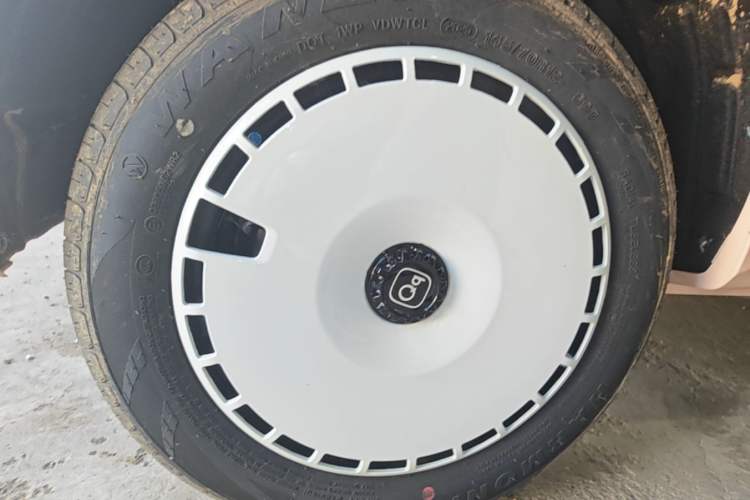 Used Chery QQ Ice Cream 2025 205km Qi Energy Version Right Rear Wheel Hub