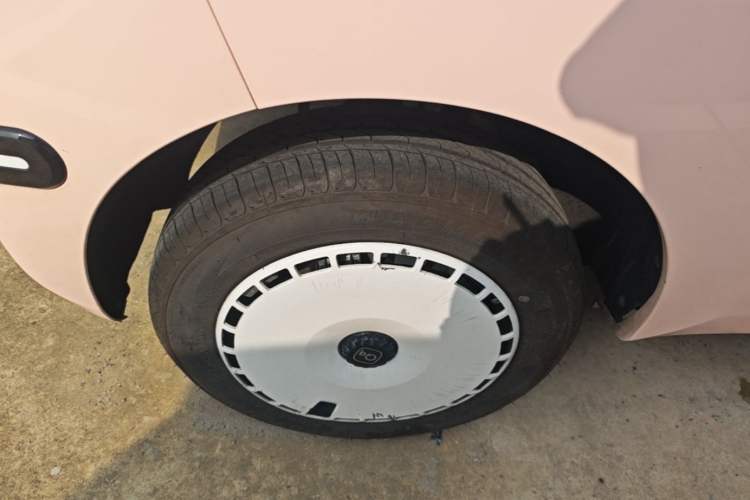 Used Chery QQ Ice Cream 2025 155km Sundae Edition Right Rear Wheel Hub