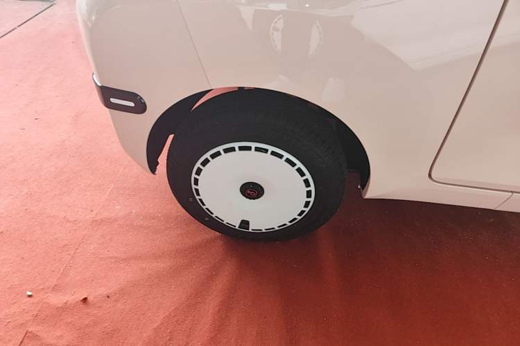 Used Chery QQ Ice Cream 2025 205km Qi Energy Version Right Rear Wheel Hub