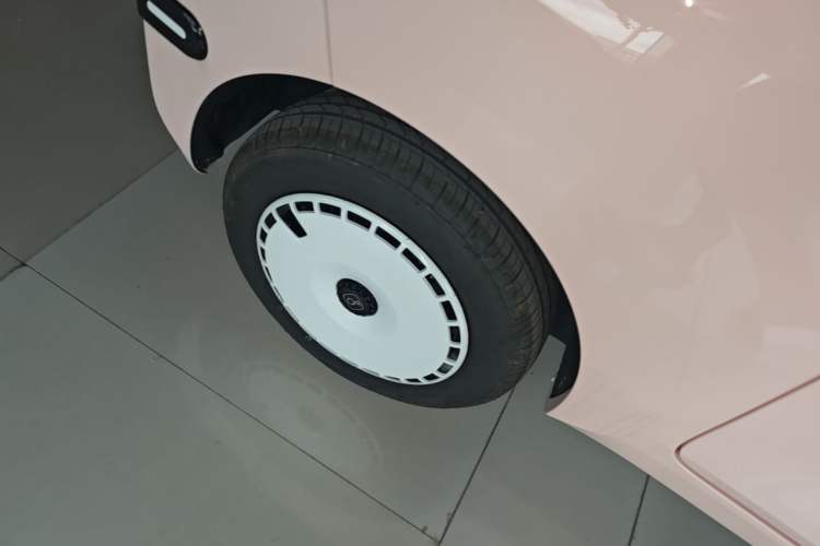 Used Chery QQ Ice Cream 2025 205km Qi Energy Version Right Rear Wheel Hub
