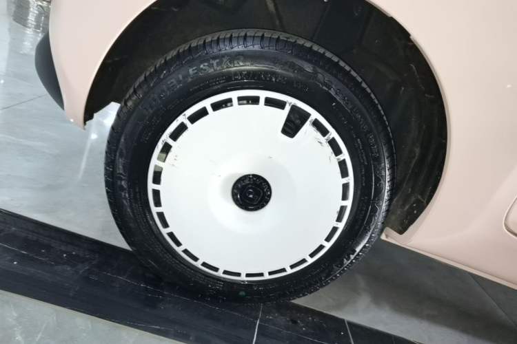 Used Chery QQ Ice Cream 2025 205km Qi Energy Version Right Rear Wheel Hub