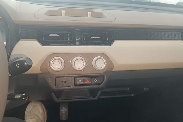 Used Chery QQ Ice Cream 2025 155km Sundae Edition Audio And AC Panel