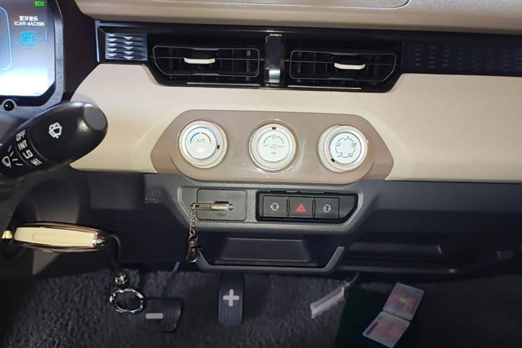 Used Chery QQ Ice Cream 2025 155km Sundae Edition Audio And AC Panel